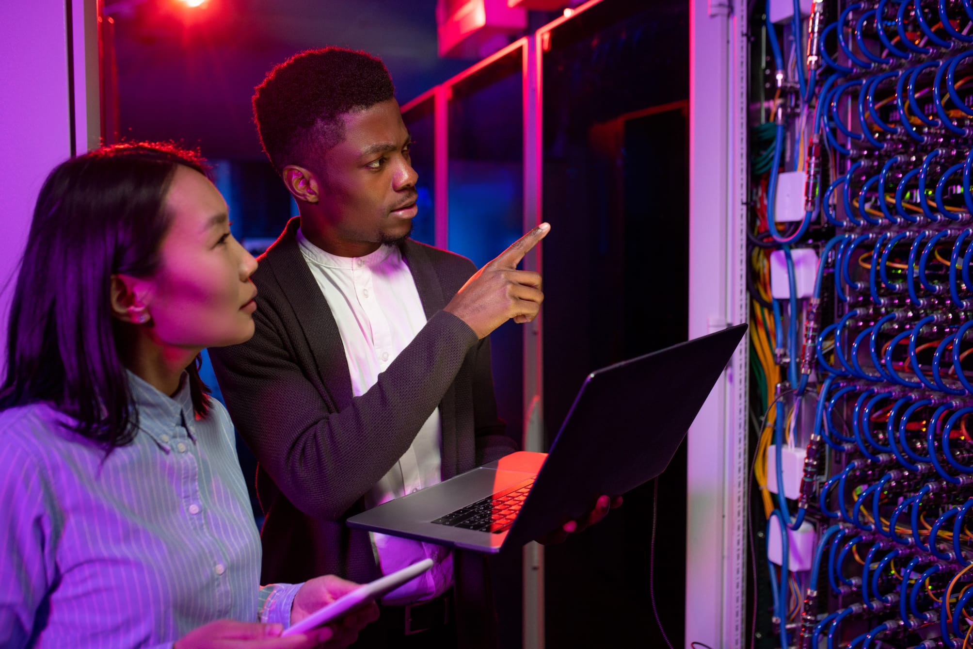 HAIS team collaborating